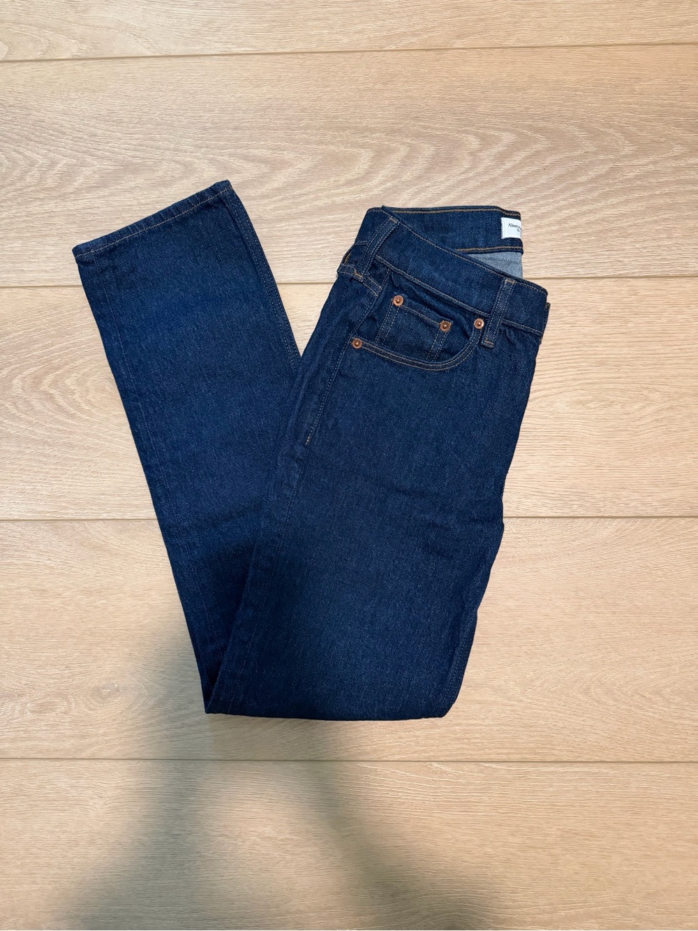 NWOT Abercrombie & Fitch 90s Straight Dark Blue Jeans